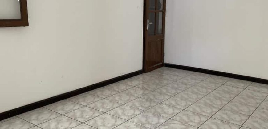 À louer à Saint-Denis une grande villa avec local professionnel indépendant idéale profession libérale