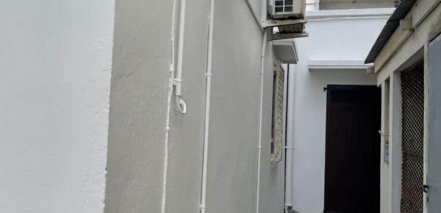 À louer à Saint-Denis une grande villa avec local professionnel indépendant idéale profession libérale