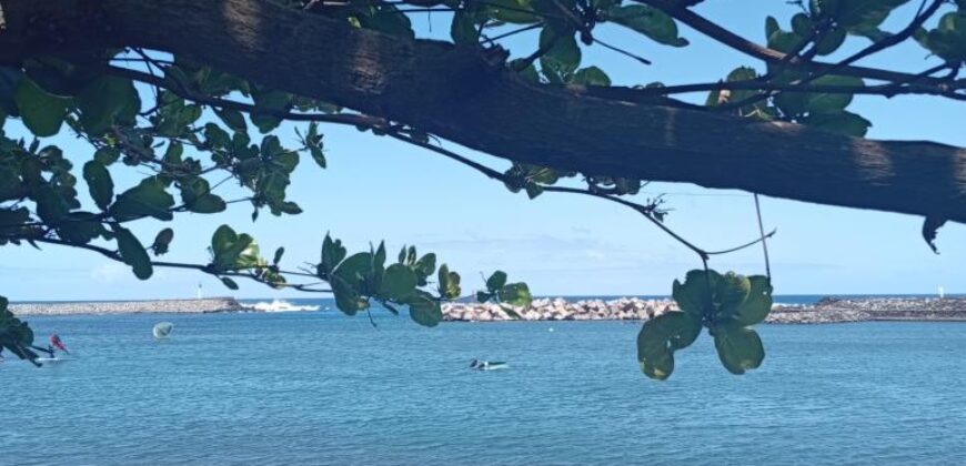 À vendre maison en bois de 70 m2 à démolir sur un terrain de 426 m2 située à Saint Pierre