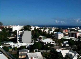 A vendre un appartement de type F2 de 44,97m2 dans une résidence à Sainte Clotilde