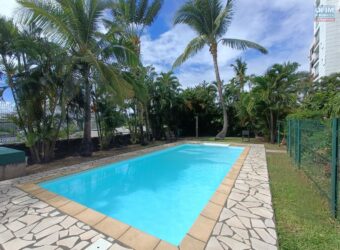 En vente un magnifique appartement T4 dans une résidence sécurisée avec piscine au centre ville de Saint Denis