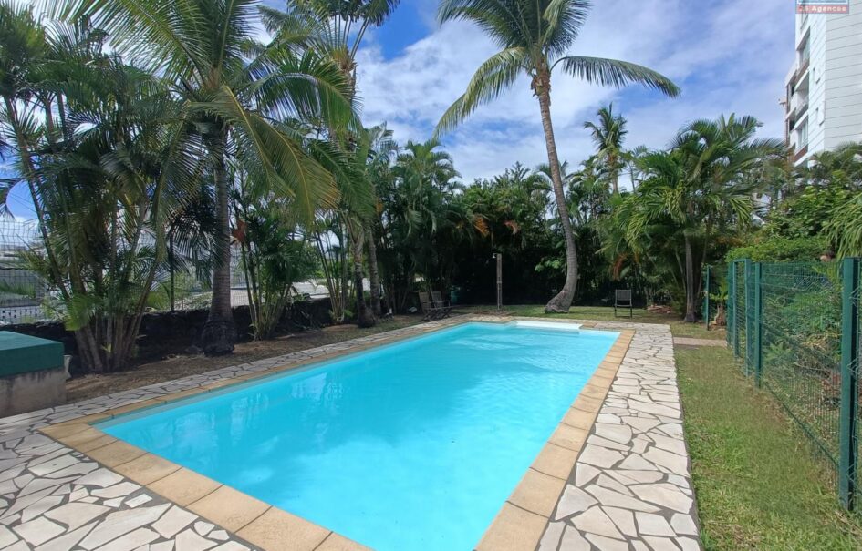 En vente un magnifique appartement T4 dans une résidence sécurisée avec piscine au centre ville de Saint Denis