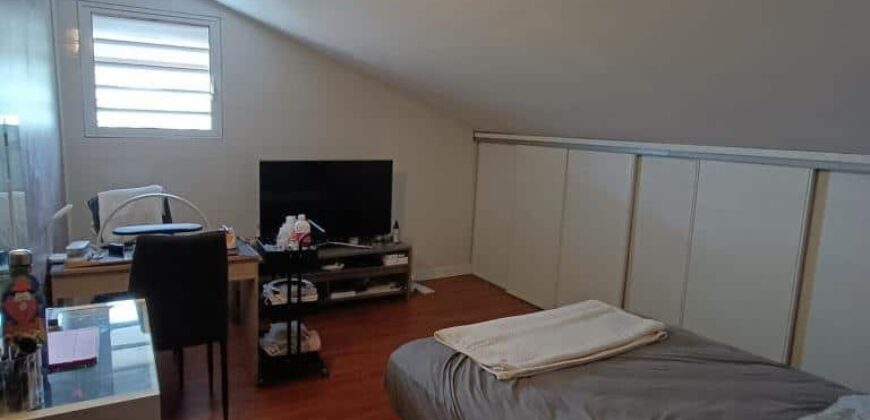 En vente une superbe villa de 200m2 avec varangue de 100m2 proche des commerces à Sainte Anne