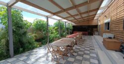 En vente une superbe villa de 200m2 avec varangue de 100m2 proche des commerces à Sainte Anne