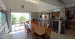 En vente une superbe villa de 200m2 avec varangue de 100m2 proche des commerces à Sainte Anne