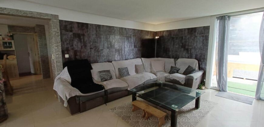 En vente une superbe villa de 200m2 avec varangue de 100m2 proche des commerces à Sainte Anne