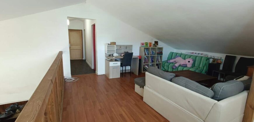En vente une superbe villa de 200m2 avec varangue de 100m2 proche des commerces à Sainte Anne