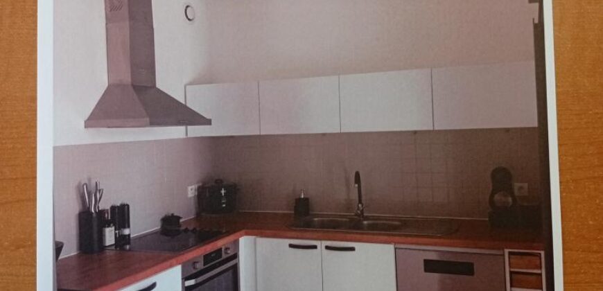À vendre un bel appartement lumineux de type F3 situé à Saint Pierre