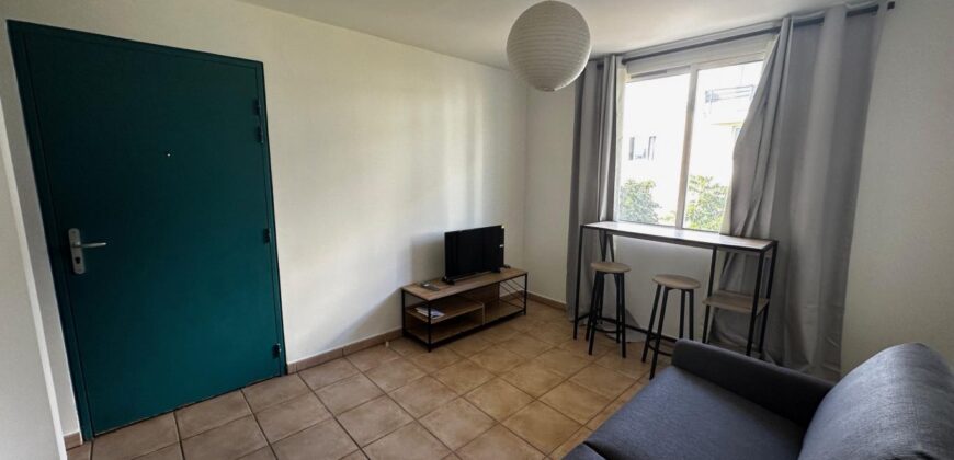 A louer un studio meublé de 19.66m2 dans une résidence à proximité du CHU de Saint Pierre
