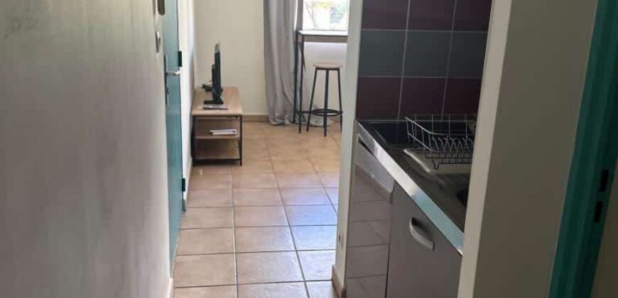 A louer un studio meublé de 19.66m2 dans une résidence à proximité du CHU de Saint Pierre