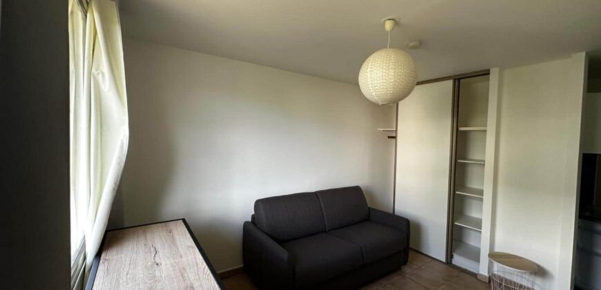 A louer un studio meublé de 19.66m2 dans une résidence à proximité du CHU de Saint Pierre