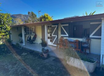 En vente une maison de type bourbon bois sur un terrain de 409m2 au 2ème village de la Plaine des Palmistes