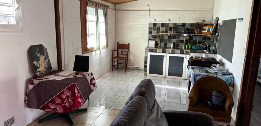 En vente une maison de type bourbon bois sur un terrain de 409m2 au 2ème village de la Plaine des Palmistes