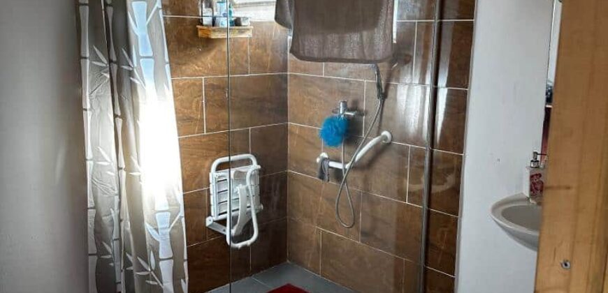 En vente une maison de type bourbon bois sur un terrain de 409m2 au 2ème village de la Plaine des Palmistes