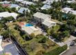 En vente une magnifique villa T5/6 avec piscine sur un terrain de 1515 m2 située en hyper centre d’Étang Salé Les Hauts