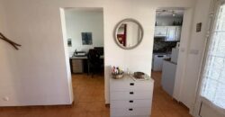 En vente une magnifique villa T5/6 avec piscine sur un terrain de 1515 m2 située en hyper centre d’Étang Salé Les Hauts