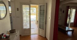En vente une magnifique villa T5/6 avec piscine sur un terrain de 1515 m2 située en hyper centre d’Étang Salé Les Hauts