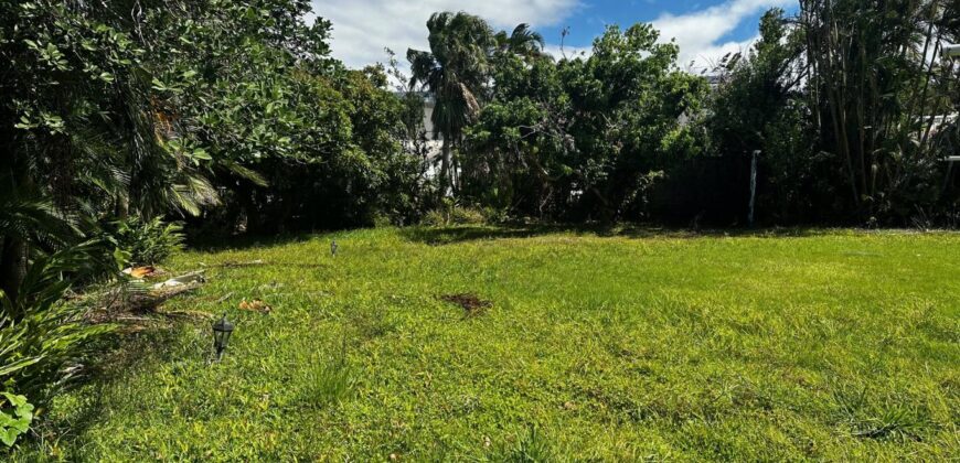 A vendre un terrain de 522m2 situé en centre ville de Saint-Benoît