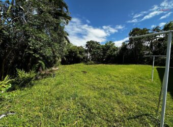 A vendre un terrain de 522m2 situé en centre ville de Saint-Benoît