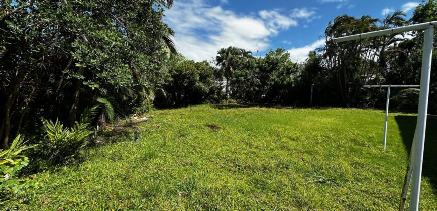 A vendre un terrain de 522m2 situé en centre ville de Saint-Benoît