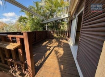 En vente un bel appartement F3/4 en rez-de-jardin d’un immeuble à La Possession