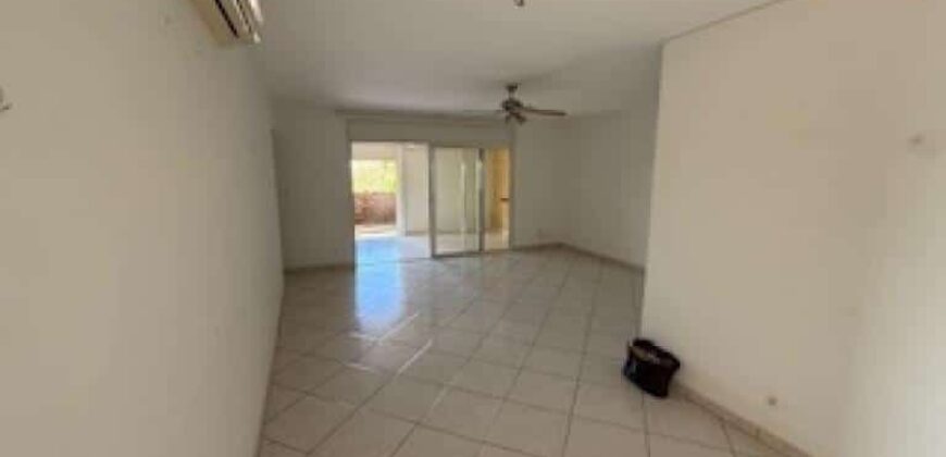 En vente un bel appartement F3/4 en rez-de-jardin d’un immeuble à La Possession