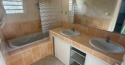 En vente un bel appartement F3/4 en rez-de-jardin d’un immeuble à La Possession