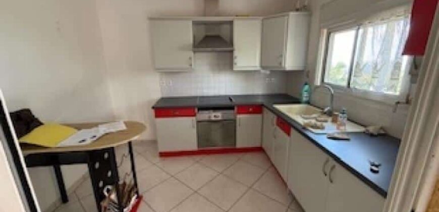 En vente un bel appartement F3/4 en rez-de-jardin d’un immeuble à La Possession