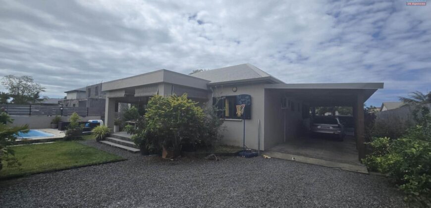 A vendre une superbe Villa F5 de 130m2 avec piscine sur un terrain de 600m2 proche des commerces à Saint André