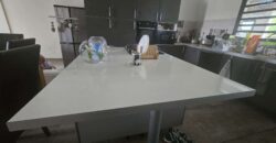 A vendre une superbe Villa F5 de 130m2 avec piscine sur un terrain de 600m2 proche des commerces à Saint André