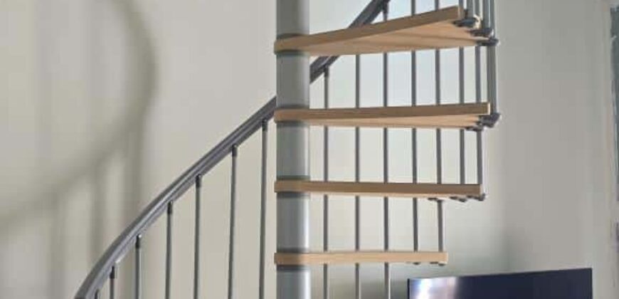 A vendre une superbe Villa F5 de 130m2 avec piscine sur un terrain de 600m2 proche des commerces à Saint André