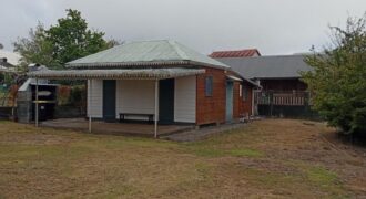 En vente un chalet cosy de 60 m² sur un terrain arboré de 2222m2 dans un environnement calme et nature à La Plaine des Cafres