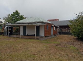 En vente un chalet cosy de 60 m² sur un terrain arboré de 2222m2 dans un environnement calme et nature à La Plaine des Cafres