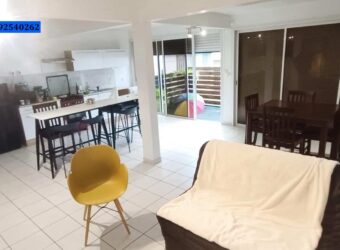 A louer un lumineux appartement T4 de 87m2 avec parking à Saint Joseph