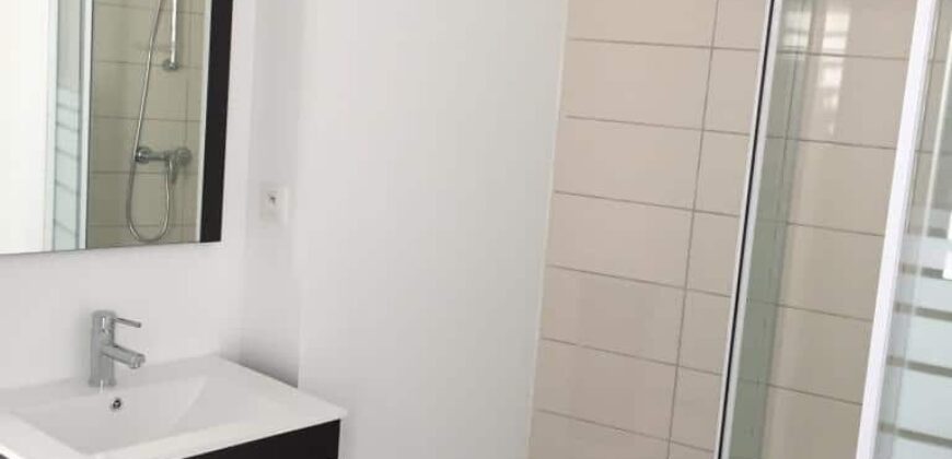 Location d’un agréable appartement F2 située dans une résidence calme à Sainte Clotilde