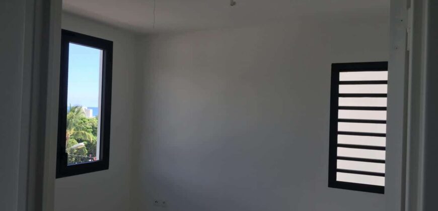 Location d’un agréable appartement F2 située dans une résidence calme à Sainte Clotilde