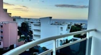 A louer un lumineux appartement meublé dans une résidence à Sainte Clotilde