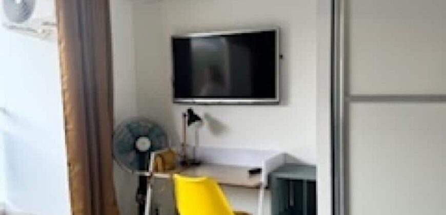 A louer un lumineux appartement meublé dans une résidence à Sainte Clotilde