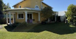 À vendre grande maison F8 en R+1 de 155 m² sur un terrain plat et arboré de 1004 m² située au centre d’Étang-Salé les Hauts