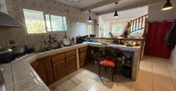 À vendre grande maison F8 en R+1 de 155 m² sur un terrain plat et arboré de 1004 m² située au centre d’Étang-Salé les Hauts