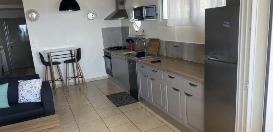 À louer un charmant appartement T3 en duplex meublé situé à Saint-Leu dans une résidence sécurisée