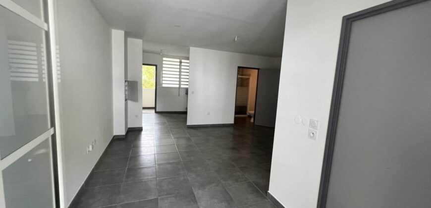 A louer un appartement lumineux de type T2 avec terrasse proche des écoles à Saint Denis
