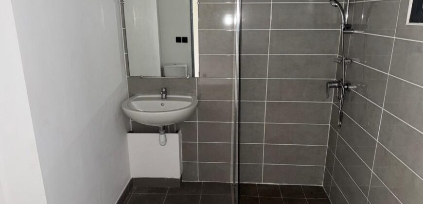 En vente deux studios côte à côte d’environ 22 m2 chacun situés face à l’université du Tampon