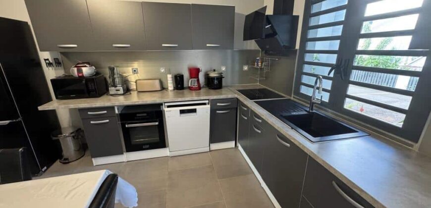 À louer deux superbes appartements T3 meublés situés dans une résidence récente et sécurisée au Tampon