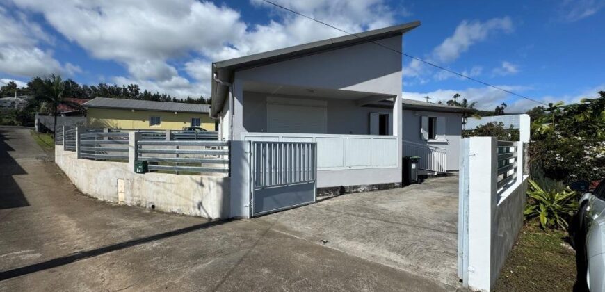 À louer une charmante villa T4 d’environ 84 m2 située le secteur calme de Bras Creux au Tampon