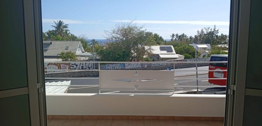 A louer un appartement T2 de 51m2 avec vue mer à la Saline les bains