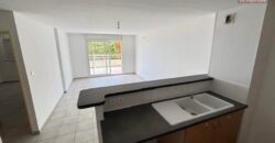 A vendre un appartement T2 de 47m2 avec varangue en plein centre de la Montagne