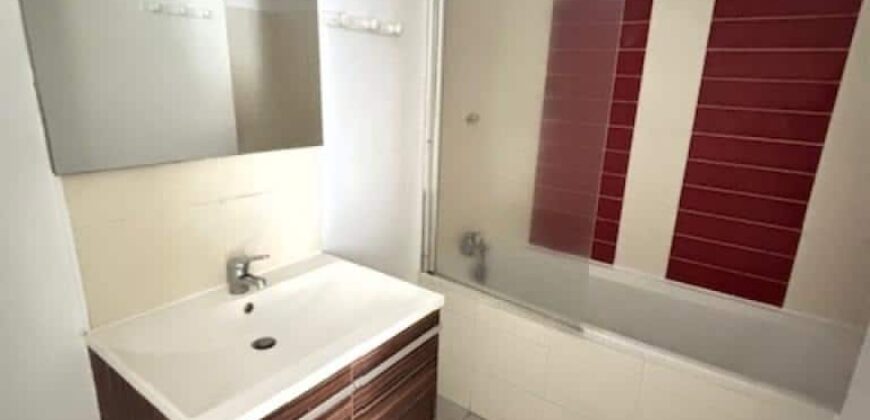 A vendre un appartement T2 de 47m2 avec varangue en plein centre de la Montagne