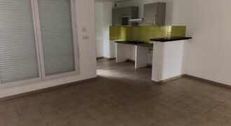 À louer un appartement T3 d’environ 60 m2 situé au centre-ville du Tampon À louer un appartement T3 d’environ 60 m2 situé au centre-ville du Tampon