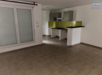 À louer un appartement T3 d’environ 60 m2 situé au centre-ville du Tampon